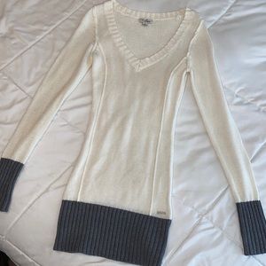Guess V Neck Knitted Sweater in cream and grey